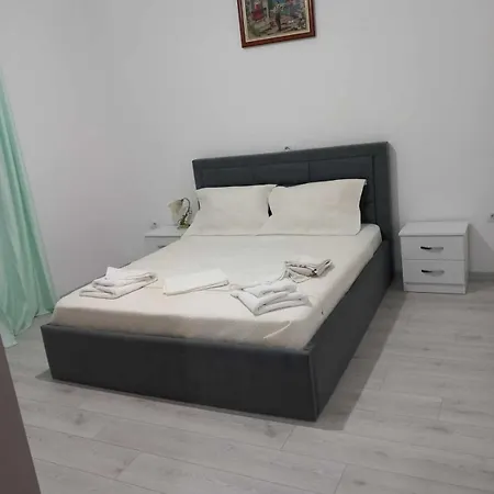 Riverside House * Berat