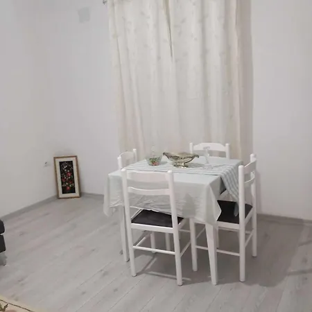 Riverside House * Berat