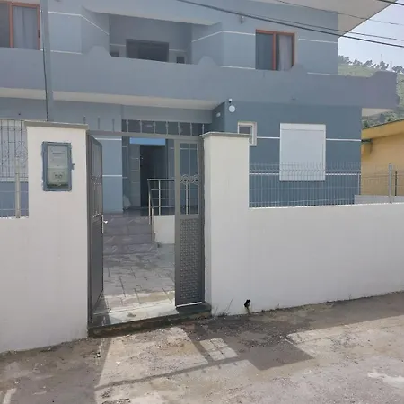 Riverside House * Berat