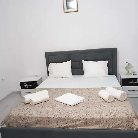 Riverside House Konukevi Berat