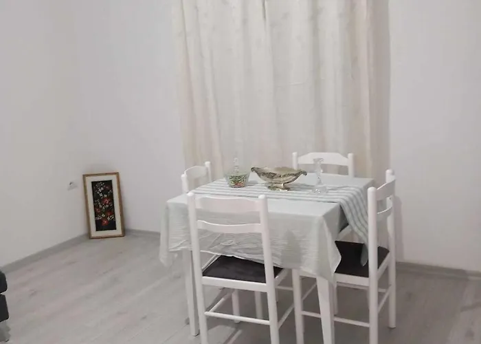 Riverside House * Berat